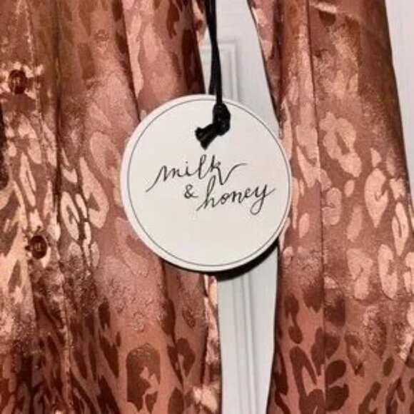 NWT, unworn Milk & Honey Peach Satin Blouse for ladies LACE SHINY FINISH MEDIUM - Picture 11 of 11